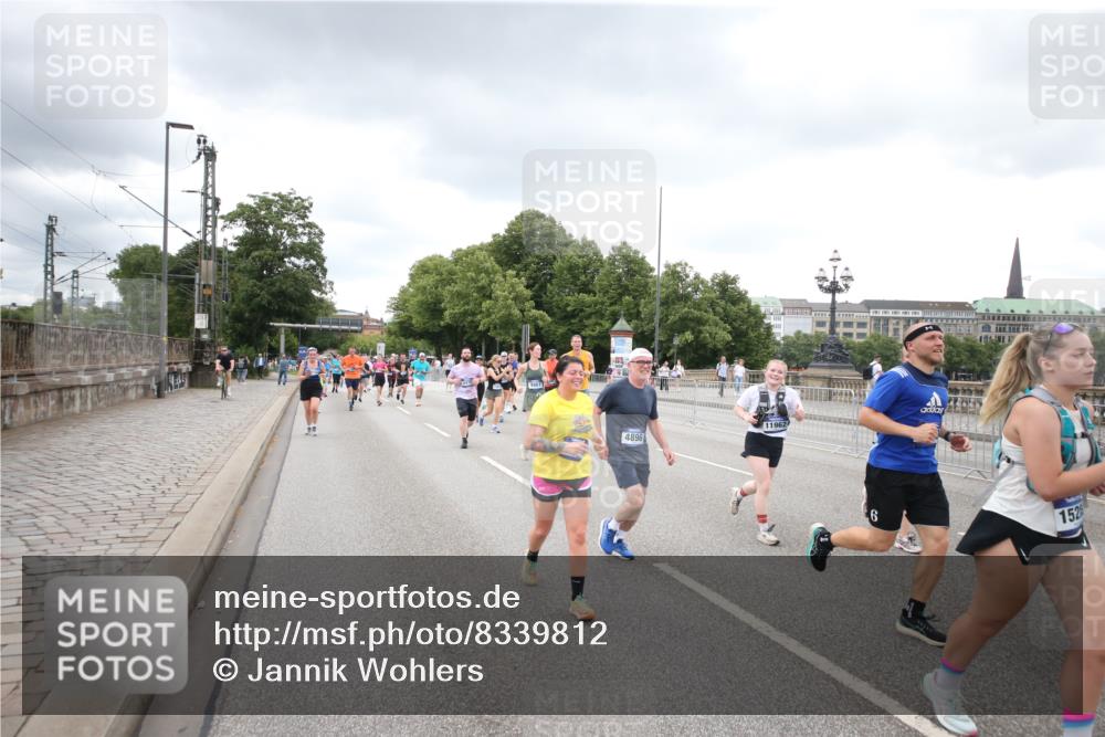 29.06.2025 - hella hamburg halbmarathon Jannik Wohlers http://msf.ph/oto/8339812 29.06.2025 10:55:27 Lombardsbrücke 2793, 3101, 3244, 4265, 4470, 4473, 4896, 5220, 5222, 5306, 5575, 6055, 6056, 6113, 6257, 6594, 7516, 7969, 8110, 8527, 8532, 8533, 8648, 9548, 9861, 9865, 9956, 10436, 10438, 10449, 10593, 11903, 11962, 11963, 12695, 13504, 13627, 14124, 14221, 14492, 15116, 15199, 15289, 15763, 15764, 16336, 16413, 16651, 16768, 16926, 17038, 17039, 17168, 17392, 18195, 18329, 18907 meine-sportfotos.de