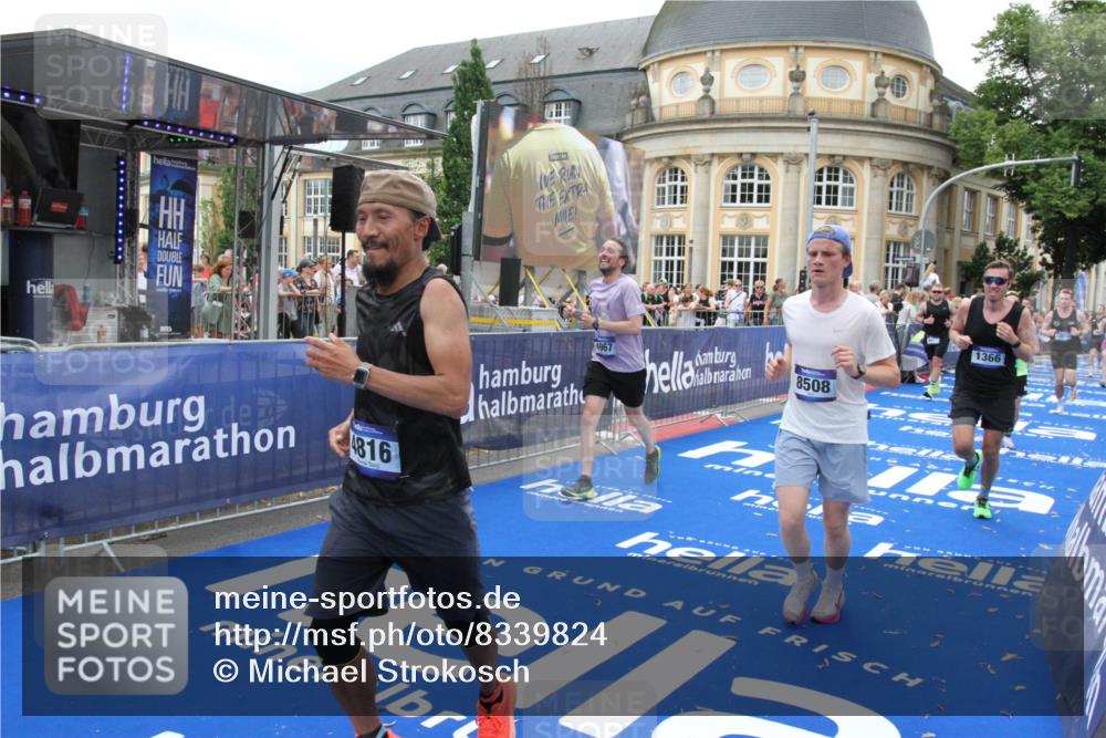 29.06.2025 - hella hamburg halbmarathon Michael Strokosch http://msf.ph/oto/8339824 29.06.2025 10:51:13 Ziel 1366, 4077, 4404, 4816, 4967, 5600, 6027, 8261, 8508, 10508, 10868, 11625, 11733, 13073, 15480, 17384, 17530, 17823 meine-sportfotos.de
