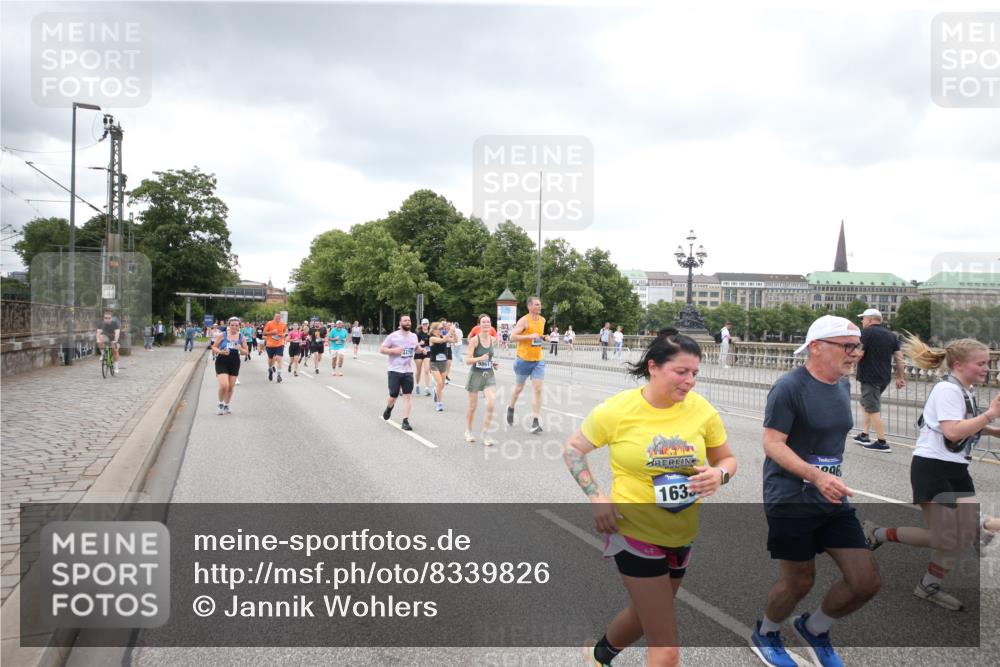 29.06.2025 - hella hamburg halbmarathon Jannik Wohlers http://msf.ph/oto/8339826 29.06.2025 10:55:28 Lombardsbrücke 2793, 3101, 3244, 3268, 4265, 4470, 4473, 4896, 5220, 5222, 5306, 5575, 5994, 6055, 6056, 6113, 6257, 6594, 7516, 7969, 8110, 8527, 8532, 8533, 8648, 9548, 9861, 9865, 9956, 10436, 10438, 10449, 10593, 10640, 11903, 11962, 11963, 12267, 12695, 13055, 13504, 13627, 14124, 14221, 14492, 15116, 15199, 15289, 15763, 15764, 16336, 16413, 16651, 16768, 16926, 17038, 17039, 17168, 17392, 18195, 18329, 18907 meine-sportfotos.de