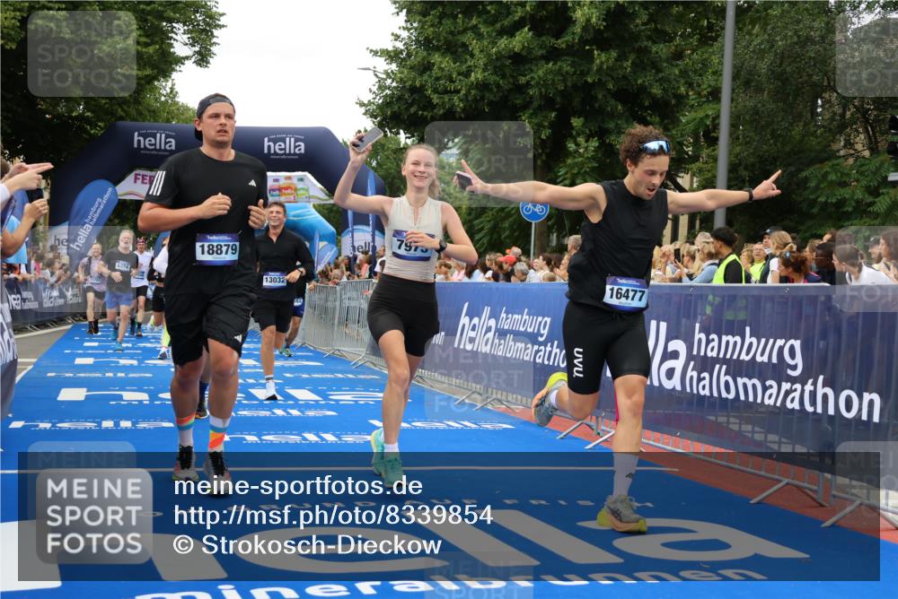 29.06.2025 - hella hamburg halbmarathon Strokosch-Dieckow http://msf.ph/oto/8339854 29.06.2025 10:53:55 Ziel 1151, 1706, 1815, 1870, 2432, 3096, 6260, 6356, 6374, 6481, 7395, 7918, 7973, 8394, 9032, 9922, 10891, 11789, 12413, 13032, 13869, 14026, 14175, 15502, 16477, 16538, 17348, 18308, 18418, 18487, 18759, 18831, 18879, 18915, 19177 meine-sportfotos.de