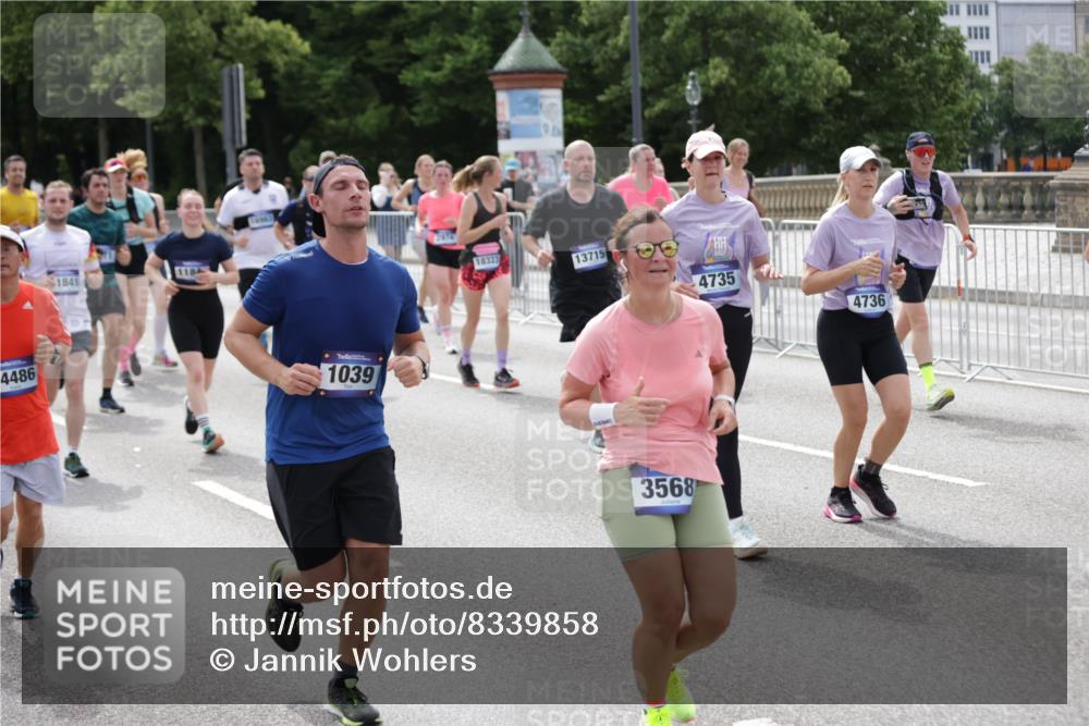 29.06.2025 - hella hamburg halbmarathon Jannik Wohlers http://msf.ph/oto/8339858 29.06.2025 10:41:40 Lombardsbrücke 1039, 1648, 1752, 2145, 2523, 2974, 3276, 3326, 3459, 3460, 3568, 4329, 4735, 4736, 4885, 5671, 6136, 6137, 6153, 6430, 6436, 6837, 6846, 6917, 7357, 8014, 8908, 9008, 9223, 9467, 10027, 10623, 10734, 11017, 11024, 11207, 11617, 11659, 11840, 11841, 12162, 12682, 12715, 12725, 12801, 12802, 13205, 13715, 14129, 14158, 14381, 14486, 14530, 15311, 16743, 17423, 17541, 18137, 18940 meine-sportfotos.de