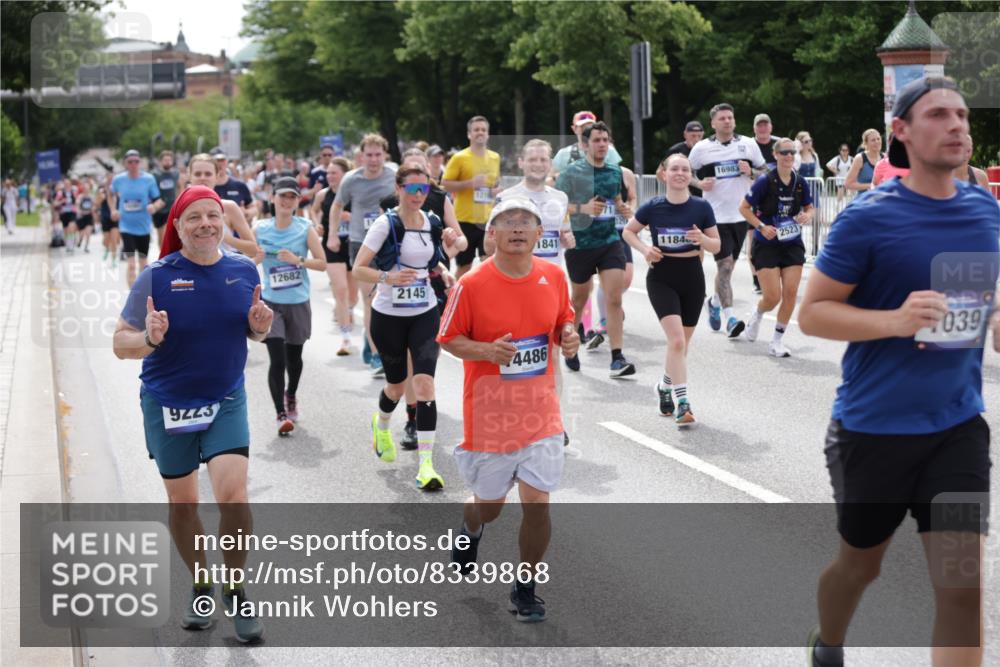 29.06.2025 - hella hamburg halbmarathon Jannik Wohlers http://msf.ph/oto/8339868 29.06.2025 10:41:41 Lombardsbrücke 1039, 1648, 1752, 2145, 2523, 2974, 3276, 3326, 3459, 3460, 3568, 4329, 4735, 4736, 4885, 5671, 6136, 6137, 6153, 6430, 6436, 6837, 6846, 6917, 7357, 8014, 8908, 9008, 9223, 10027, 10623, 10734, 11017, 11024, 11207, 11464, 11617, 11659, 11840, 11841, 12162, 12682, 12715, 12725, 12801, 12802, 13205, 13715, 14129, 14158, 14381, 14486, 14530, 15311, 16743, 17423, 17541, 18137, 18940 meine-sportfotos.de