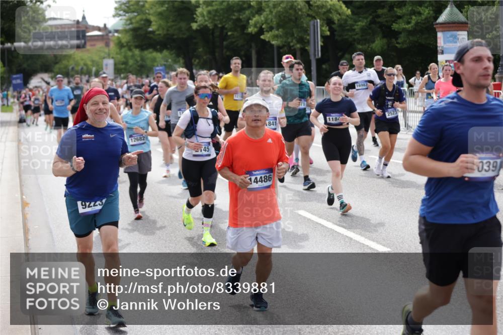 29.06.2025 - hella hamburg halbmarathon Jannik Wohlers http://msf.ph/oto/8339881 29.06.2025 10:41:41 Lombardsbrücke 1039, 1648, 1752, 2145, 2523, 2974, 3276, 3326, 3459, 3460, 3568, 4329, 4735, 4736, 4885, 5671, 6136, 6137, 6153, 6430, 6436, 6837, 6846, 6917, 7357, 8014, 8908, 9008, 9223, 10027, 10623, 10734, 11017, 11024, 11207, 11464, 11617, 11659, 11840, 11841, 12162, 12682, 12715, 12725, 12801, 12802, 13205, 13715, 14129, 14158, 14381, 14486, 14530, 15311, 16743, 17423, 17541, 18137, 18940 meine-sportfotos.de