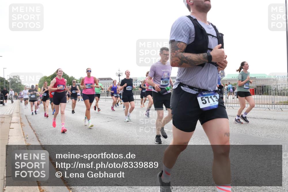 29.06.2025 - hella hamburg halbmarathon Lena Gebhardt http://msf.ph/oto/8339889 29.06.2025 10:38:14 Lombardsbrücke 1665, 139, 4414, 2892, 190, 5713, 1196, 1394, 1457, 1578, 1596, 1721, 1742, 1791, 1799, 1901, 1966, 1985, 2113, 2151, 2498, 2786, 3010, 3094, 3095, 3242, 3246, 3286, 3338, 3635, 3636, 3716, 3777, 3841, 3880, 4139, 4155, 4159, 4414, 4883, 4921, 5085, 5089, 5139, 5155, 5300, 5713, 5735, 6199, 6200, 6362, 6697, 6751, 6930, 7117, 7118, 7165, 7244, 7321, 7371, 7552, 7629, 7692, 7696, 7868, 7914, 8985, 9247, 9288, 10159, 10836, 11087, 11543 meine-sportfotos.de
