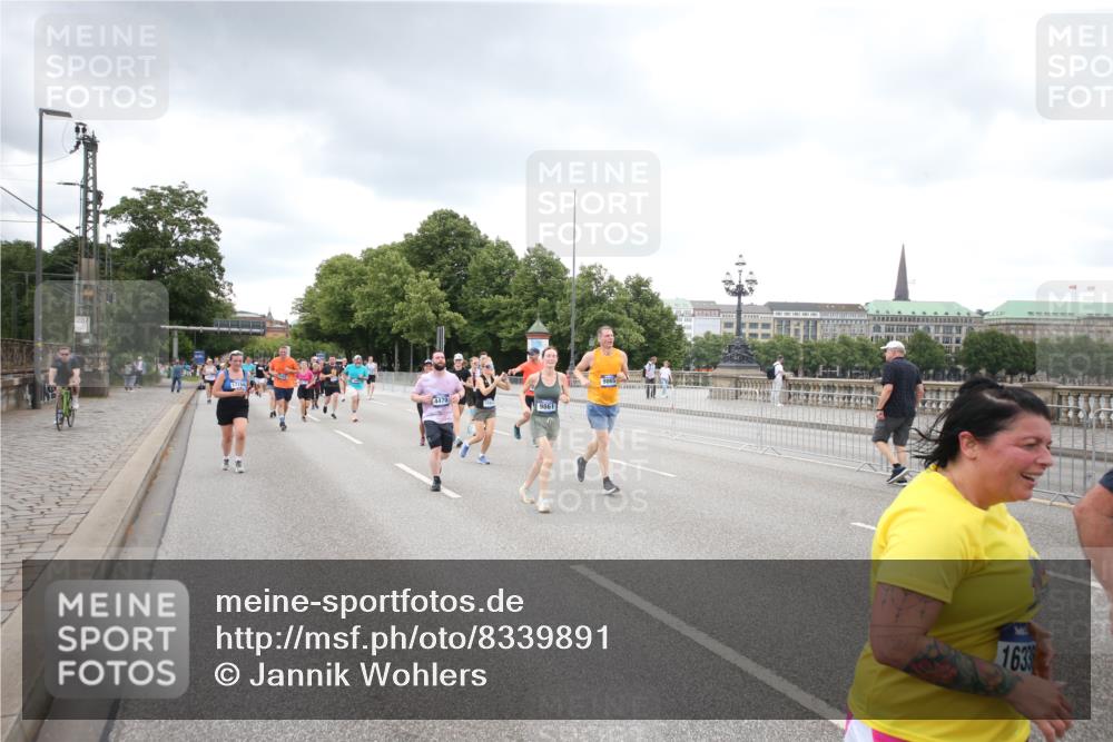 29.06.2025 - hella hamburg halbmarathon Jannik Wohlers http://msf.ph/oto/8339891 29.06.2025 10:55:28 Lombardsbrücke 2793, 3101, 3244, 3268, 4265, 4470, 4473, 4896, 5220, 5222, 5306, 5575, 5994, 6055, 6056, 6113, 6257, 6594, 7516, 7969, 8110, 8527, 8532, 8533, 8648, 9548, 9861, 9865, 9956, 10436, 10438, 10449, 10593, 10640, 11903, 11962, 11963, 12267, 12695, 13055, 13504, 13627, 14124, 14221, 14492, 15116, 15199, 15289, 15763, 15764, 16336, 16413, 16651, 16768, 16926, 17038, 17039, 17168, 17392, 18195, 18329, 18907 meine-sportfotos.de