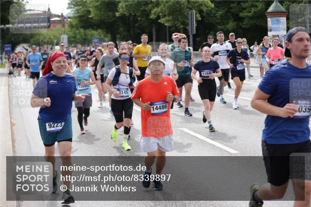 29.06.2025 - hella hamburg halbmarathon Jannik Wohlers http://msf.ph/oto/8339897 29.06.2025 10:41:41 Lombardsbrücke 1039, 1648, 1752, 2145, 2523, 2974, 3276, 3326, 3459, 3460, 3568, 4329, 4735, 4736, 4885, 5671, 6136, 6137, 6153, 6430, 6436, 6837, 6846, 6917, 7357, 8014, 8908, 9008, 9223, 10027, 10623, 10734, 11017, 11024, 11207, 11464, 11617, 11659, 11840, 11841, 12162, 12682, 12715, 12725, 12801, 12802, 13205, 13715, 14129, 14158, 14381, 14486, 14530, 15311, 16743, 17423, 17541, 18137, 18940 meine-sportfotos.de