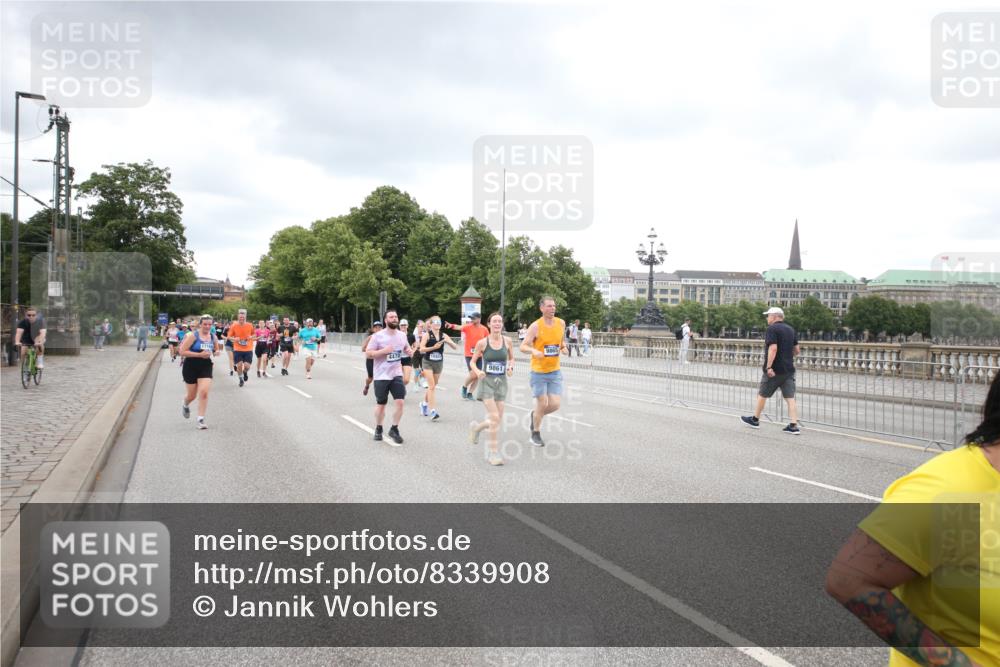 29.06.2025 - hella hamburg halbmarathon Jannik Wohlers http://msf.ph/oto/8339908 29.06.2025 10:55:29 Lombardsbrücke 2793, 3101, 3268, 4265, 4470, 4473, 4896, 5220, 5222, 5306, 5575, 5994, 6055, 6056, 6113, 6257, 6494, 6594, 7516, 7616, 7969, 8110, 8532, 8533, 8648, 9548, 9838, 9861, 9865, 9956, 10436, 10438, 10449, 10593, 10640, 11903, 11962, 11963, 12267, 12695, 13055, 13504, 13627, 14124, 14221, 14492, 15116, 15199, 15289, 15763, 15764, 16336, 16413, 16651, 16768, 16926, 16960, 17038, 17039, 17168, 17392, 18195, 18329, 18907 meine-sportfotos.de