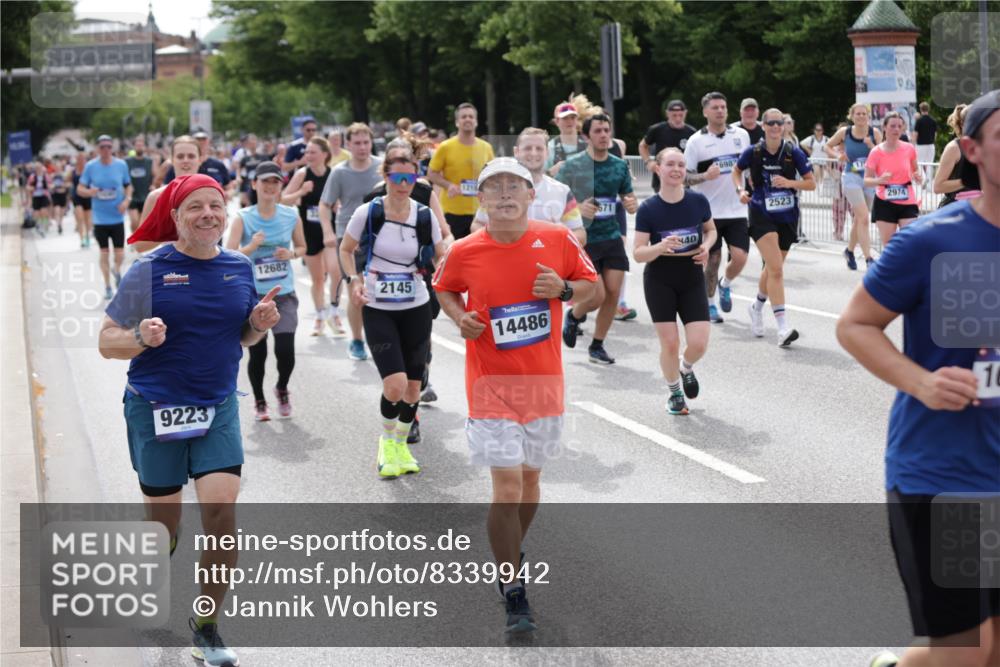 29.06.2025 - hella hamburg halbmarathon Jannik Wohlers http://msf.ph/oto/8339942 29.06.2025 10:41:41 Lombardsbrücke 1039, 1648, 1752, 2145, 2523, 2974, 3276, 3326, 3459, 3460, 3568, 4329, 4735, 4736, 4885, 5671, 6136, 6137, 6153, 6430, 6436, 6837, 6846, 6917, 7357, 8014, 8908, 9008, 9223, 10027, 10623, 10734, 11017, 11024, 11207, 11464, 11617, 11659, 11840, 11841, 12162, 12682, 12715, 12725, 12801, 12802, 13205, 13715, 14129, 14158, 14381, 14486, 14530, 15311, 16743, 17423, 17541, 18137, 18940 meine-sportfotos.de