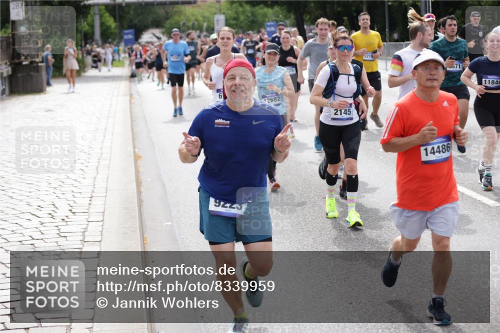 29.06.2025 - hella hamburg halbmarathon Jannik Wohlers http://msf.ph/oto/8339959 29.06.2025 10:41:42 Lombardsbrücke 1039, 1752, 2145, 2523, 2974, 3276, 3326, 3459, 3460, 3568, 4329, 4735, 4736, 4885, 5419, 5671, 6136, 6137, 6153, 6430, 6436, 6837, 6846, 6917, 7357, 8014, 8908, 9008, 9223, 9370, 10027, 10623, 10734, 11017, 11024, 11074, 11075, 11207, 11464, 11468, 11617, 11659, 11840, 11841, 12162, 12682, 12715, 12725, 12801, 12802, 13205, 13715, 14129, 14158, 14381, 14486, 14530, 15155, 15311, 16743, 17423, 17541, 18137 meine-sportfotos.de
