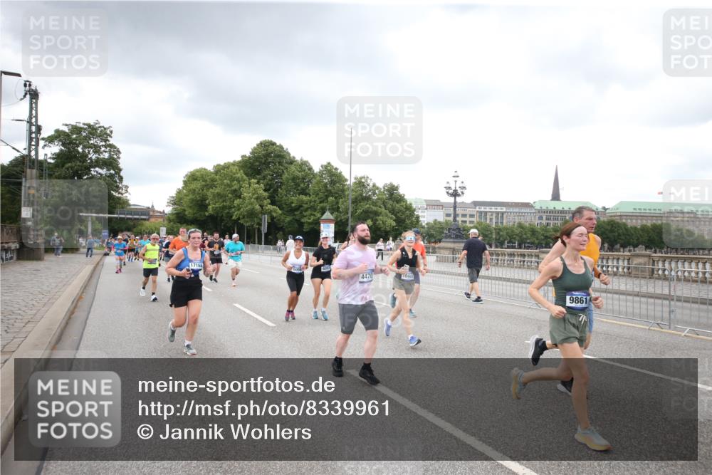 29.06.2025 - hella hamburg halbmarathon Jannik Wohlers http://msf.ph/oto/8339961 29.06.2025 10:55:30 Lombardsbrücke 2793, 3101, 3268, 4265, 4470, 4473, 4896, 5220, 5222, 5306, 5575, 5994, 6055, 6056, 6113, 6257, 6494, 6594, 7516, 7616, 7969, 8110, 8532, 8533, 8648, 9548, 9838, 9861, 9865, 9956, 10436, 10438, 10449, 10640, 11903, 11962, 11963, 12267, 12695, 13055, 13504, 13627, 14124, 14221, 14281, 14492, 15116, 15199, 15289, 15763, 15764, 16336, 16413, 16651, 16768, 16960, 17038, 17039, 17168, 17392, 18195, 18329, 18907 meine-sportfotos.de