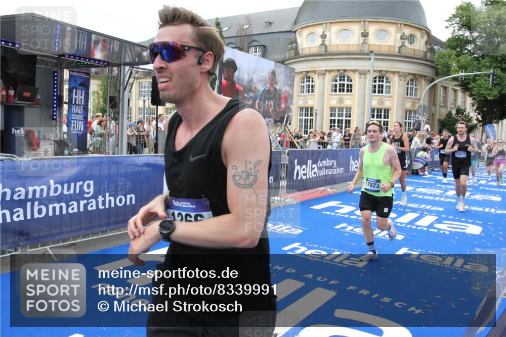 29.06.2025 - hella hamburg halbmarathon Michael Strokosch http://msf.ph/oto/8339991 29.06.2025 10:51:14 Ziel 1366, 4404, 4816, 4967, 5600, 6027, 8508, 10868, 11512, 11625, 11733, 13073, 15480, 17384, 17530, 17823 meine-sportfotos.de