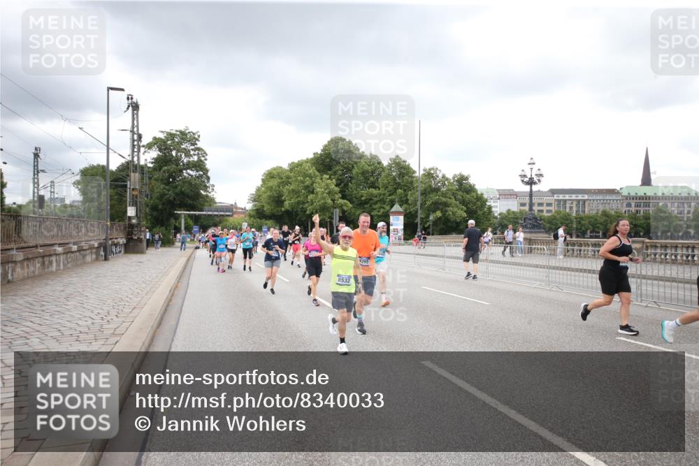 29.06.2025 - hella hamburg halbmarathon Jannik Wohlers http://msf.ph/oto/8340033 29.06.2025 10:55:32 Lombardsbrücke 1909, 2793, 3268, 4265, 4470, 4473, 4836, 4896, 5306, 5994, 6055, 6056, 6113, 6257, 6494, 6594, 7516, 7616, 7969, 8110, 8532, 8533, 8648, 9548, 9838, 9861, 9865, 10436, 10438, 10449, 10640, 11903, 11962, 11963, 12267, 13055, 13504, 13627, 14124, 14221, 14280, 14281, 14492, 15199, 15272, 15763, 15764, 16413, 16651, 16768, 16960, 17038, 17039, 17168, 18195, 18329, 18907 meine-sportfotos.de