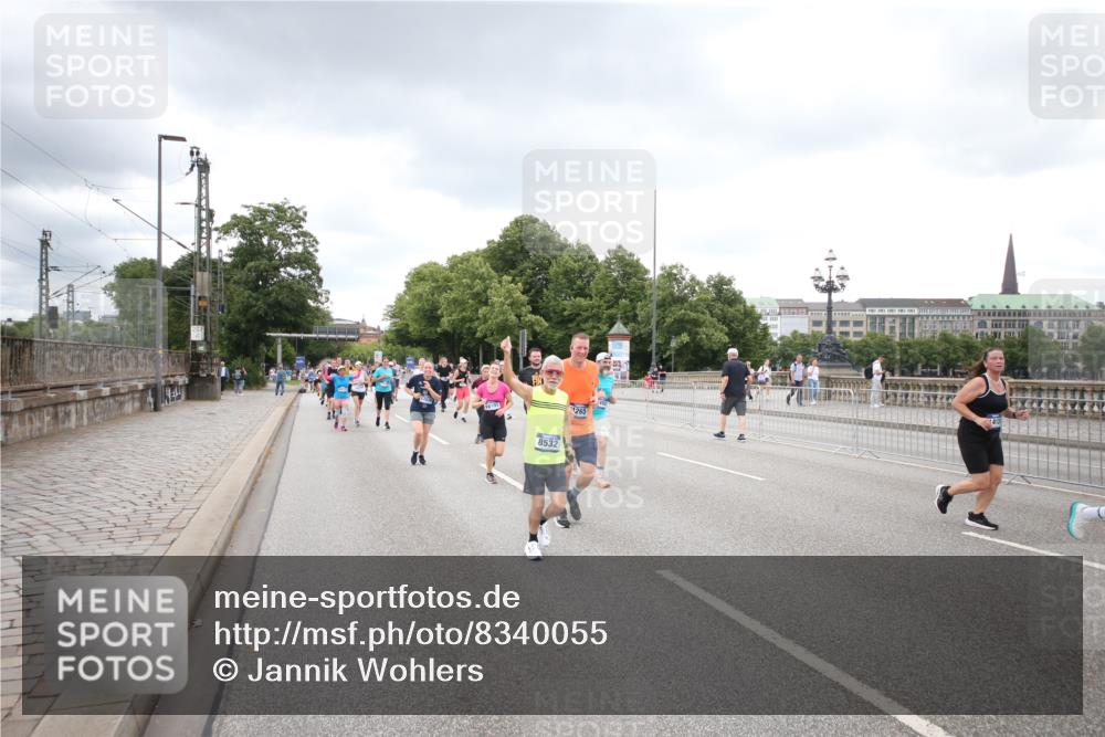 29.06.2025 - hella hamburg halbmarathon Jannik Wohlers http://msf.ph/oto/8340055 29.06.2025 10:55:33 Lombardsbrücke 1909, 2793, 3268, 4265, 4470, 4473, 4836, 4896, 5306, 5994, 6055, 6056, 6113, 6257, 6494, 6594, 7516, 7616, 7969, 8110, 8532, 8533, 9548, 9838, 9861, 9865, 10436, 10438, 10449, 10640, 11903, 11962, 11963, 12267, 13055, 13504, 13627, 14124, 14142, 14221, 14280, 14281, 14492, 15199, 15272, 15763, 15764, 16413, 16651, 16960, 17038, 17039, 17168, 18195, 18329 meine-sportfotos.de