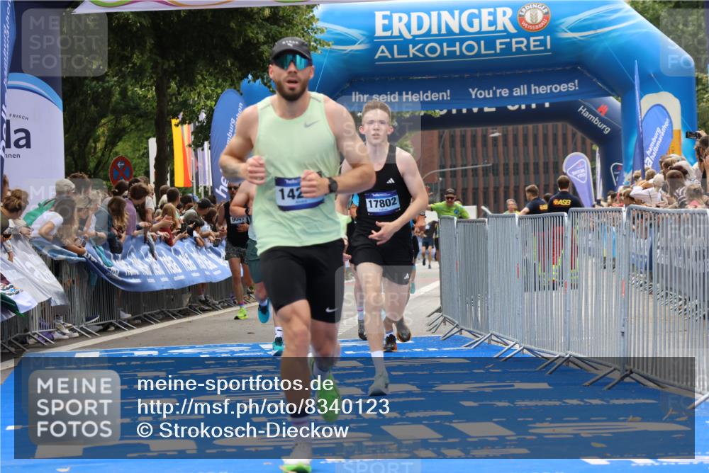 29.06.2025 - hella hamburg halbmarathon Strokosch-Dieckow http://msf.ph/oto/8340123 29.06.2025 10:33:04 Ziel 1910, 6473, 11169, 14276, 17802, 18679 meine-sportfotos.de