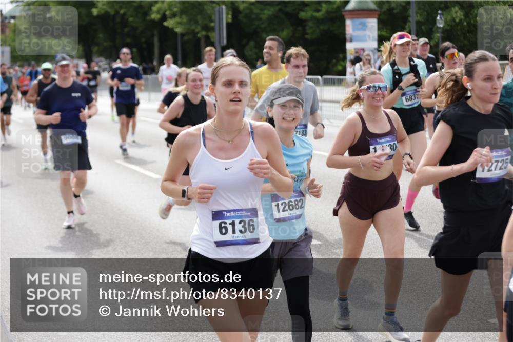 29.06.2025 - hella hamburg halbmarathon Jannik Wohlers http://msf.ph/oto/8340137 29.06.2025 10:41:44 Lombardsbrücke 1039, 1624, 1752, 2145, 2523, 2974, 3276, 3326, 3568, 4329, 4735, 4736, 4885, 5419, 5671, 6136, 6153, 6430, 6436, 6837, 6846, 6917, 7357, 8014, 8712, 8908, 9008, 9223, 9370, 10027, 10623, 10734, 11017, 11024, 11074, 11075, 11207, 11464, 11468, 11617, 11840, 11841, 12162, 12403, 12682, 12715, 12725, 12903, 12904, 13205, 13456, 13715, 14108, 14129, 14158, 14381, 14486, 14530, 15155, 15311, 16743, 17423, 18137 meine-sportfotos.de
