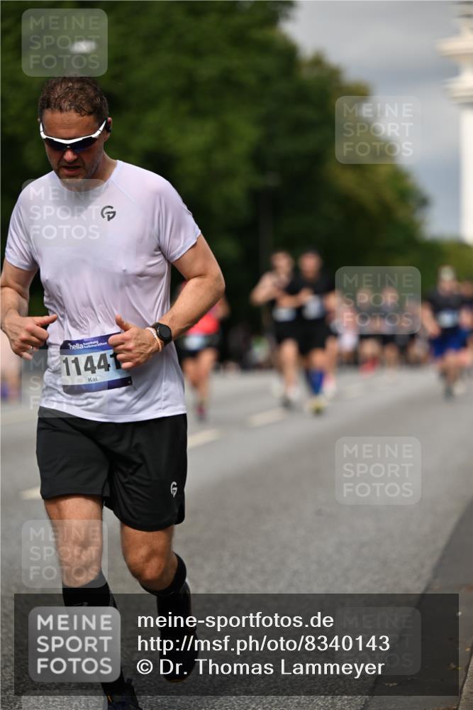 29.06.2025 - hella hamburg halbmarathon Dr. Thomas Lammeyer http://msf.ph/oto/8340143 29.06.2025 10:18:00 Kennedybrücke 1406, 1747, 2891, 3939, 4032, 4795, 4962, 5631, 5719, 6089, 7462, 7802, 8001, 8673, 9141, 9845, 9886, 10442, 10443, 11355 meine-sportfotos.de