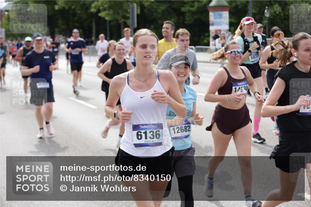 29.06.2025 - hella hamburg halbmarathon Jannik Wohlers http://msf.ph/oto/8340150 29.06.2025 10:41:44 Lombardsbrücke 1039, 1624, 1752, 2145, 2523, 2974, 3276, 3326, 3568, 4329, 4735, 4736, 4885, 5419, 5671, 6136, 6153, 6430, 6436, 6837, 6846, 6917, 7357, 8014, 8712, 8908, 9008, 9223, 9370, 10027, 10623, 10734, 11017, 11024, 11074, 11075, 11207, 11464, 11468, 11617, 11840, 11841, 12162, 12403, 12682, 12715, 12725, 12903, 12904, 13205, 13456, 13715, 14108, 14129, 14158, 14381, 14486, 14530, 15155, 15311, 16743, 17423, 18137 meine-sportfotos.de
