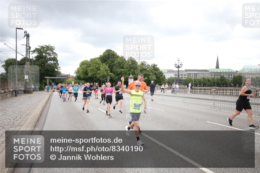 29.06.2025 - hella hamburg halbmarathon Jannik Wohlers http://msf.ph/oto/8340190 29.06.2025 10:55:33 Lombardsbrücke 1909, 2793, 3268, 4265, 4470, 4473, 4836, 4896, 5306, 5994, 6055, 6056, 6113, 6257, 6494, 6594, 7516, 7616, 7969, 8110, 8532, 8533, 9548, 9838, 9861, 9865, 10436, 10438, 10449, 10640, 11903, 11962, 11963, 12267, 13055, 13504, 13627, 14124, 14142, 14221, 14280, 14281, 14492, 15199, 15272, 15763, 15764, 16413, 16651, 16960, 17038, 17039, 17168, 18195, 18329 meine-sportfotos.de