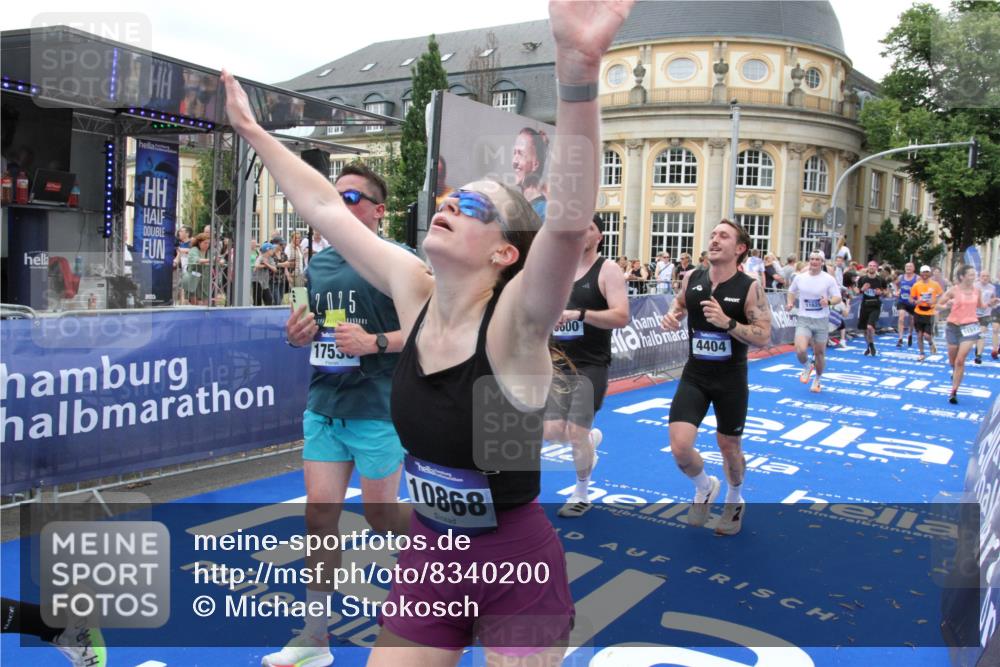 29.06.2025 - hella hamburg halbmarathon Michael Strokosch http://msf.ph/oto/8340200 29.06.2025 10:51:18 Ziel 1461, 1817, 2636, 2718, 4404, 4814, 5600, 6027, 6657, 8316, 8930, 9476, 10480, 10667, 10868, 11512, 11625, 11733, 12016, 13073, 15480, 17530, 18019 meine-sportfotos.de