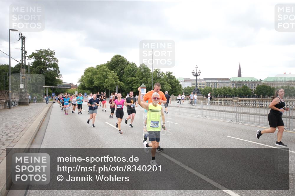 29.06.2025 - hella hamburg halbmarathon Jannik Wohlers http://msf.ph/oto/8340201 29.06.2025 10:55:33 Lombardsbrücke 1909, 2793, 3268, 4265, 4470, 4473, 4836, 4896, 5306, 5994, 6055, 6056, 6113, 6257, 6494, 6594, 7516, 7616, 7969, 8110, 8532, 8533, 9548, 9838, 9861, 9865, 10436, 10438, 10449, 10640, 11903, 11962, 11963, 12267, 13055, 13504, 13627, 14124, 14142, 14221, 14280, 14281, 14492, 15199, 15272, 15763, 15764, 16413, 16651, 16960, 17038, 17039, 17168, 18195, 18329 meine-sportfotos.de