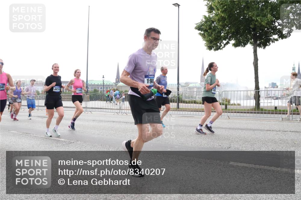 29.06.2025 - hella hamburg halbmarathon Lena Gebhardt http://msf.ph/oto/8340207 29.06.2025 10:38:14 Lombardsbrücke 94, 4414, 12892, 190, 1196, 1394, 1457, 1578, 1596, 1721, 1742, 1791, 1799, 1901, 1966, 1985, 2113, 2151, 2498, 2786, 3010, 3094, 3095, 3242, 3246, 3286, 3338, 3635, 3636, 3716, 3777, 3841, 3880, 4139, 4155, 4159, 4414, 4883, 4921, 5085, 5089, 5139, 5155, 5300, 5713, 5735, 6199, 6200, 6362, 6697, 6751, 6930, 7117, 7118, 7165, 7244, 7321, 7371, 7552, 7629, 7692, 7696, 7868, 7914, 8985, 9247, 9288, 10159, 10836, 11087, 11543 meine-sportfotos.de