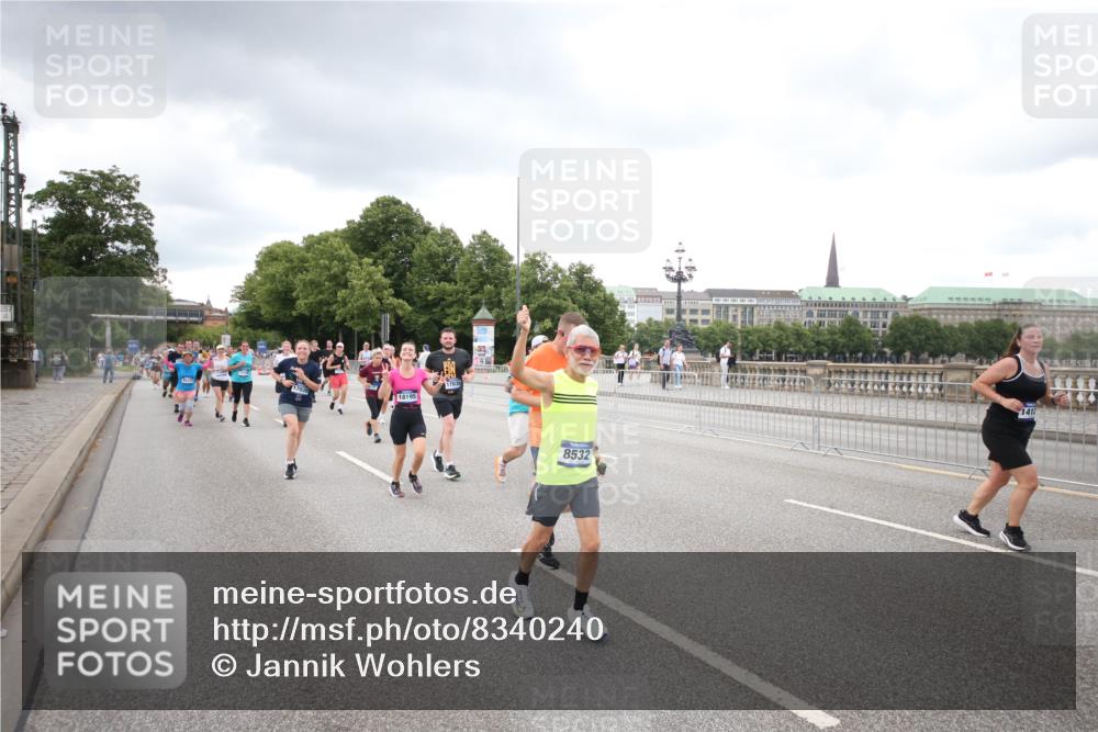 29.06.2025 - hella hamburg halbmarathon Jannik Wohlers http://msf.ph/oto/8340240 29.06.2025 10:55:33 Lombardsbrücke 1909, 2793, 3268, 4265, 4470, 4473, 4836, 4896, 5306, 5994, 6055, 6056, 6113, 6257, 6494, 6594, 7516, 7616, 7969, 8110, 8532, 8533, 9548, 9838, 9861, 9865, 10436, 10438, 10449, 10640, 11903, 11962, 11963, 12267, 13055, 13504, 13627, 14124, 14142, 14221, 14280, 14281, 14492, 15199, 15272, 15763, 15764, 16413, 16651, 16960, 17038, 17039, 17168, 18195, 18329 meine-sportfotos.de