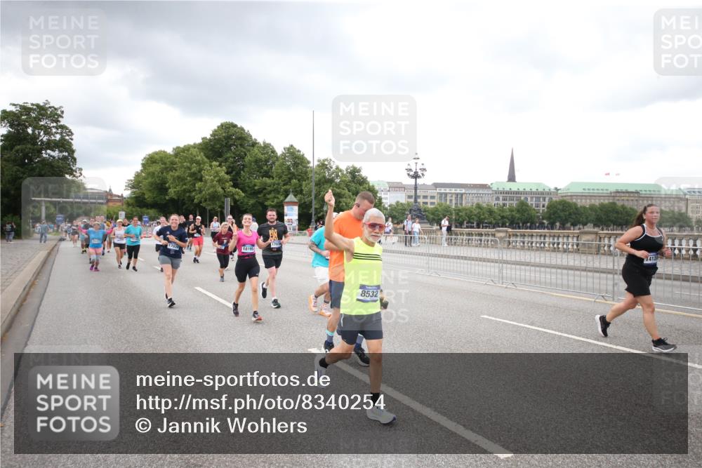 29.06.2025 - hella hamburg halbmarathon Jannik Wohlers http://msf.ph/oto/8340254 29.06.2025 10:55:33 Lombardsbrücke 1909, 2793, 3268, 4265, 4470, 4473, 4836, 4896, 5306, 5994, 6055, 6056, 6113, 6257, 6494, 6594, 7516, 7616, 7969, 8110, 8532, 8533, 9548, 9838, 9861, 9865, 10436, 10438, 10449, 10640, 11903, 11962, 11963, 12267, 13055, 13504, 13627, 14124, 14142, 14221, 14280, 14281, 14492, 15199, 15272, 15763, 15764, 16413, 16651, 16960, 17038, 17039, 17168, 18195, 18329 meine-sportfotos.de