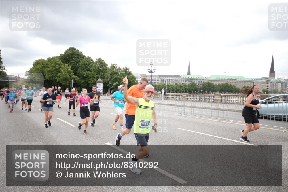 29.06.2025 - hella hamburg halbmarathon Jannik Wohlers http://msf.ph/oto/8340292 29.06.2025 10:55:34 Lombardsbrücke 1909, 2793, 3268, 4265, 4354, 4470, 4473, 4836, 4896, 5306, 5994, 6055, 6056, 6113, 6257, 6494, 6594, 7516, 7616, 7969, 8110, 8305, 8532, 8533, 9548, 9838, 9861, 9865, 10449, 10640, 11903, 11962, 11963, 12267, 13055, 13627, 14124, 14142, 14221, 14280, 14281, 14492, 15199, 15272, 15763, 15764, 16413, 16960, 17038, 17039, 17168, 18195, 18329 meine-sportfotos.de