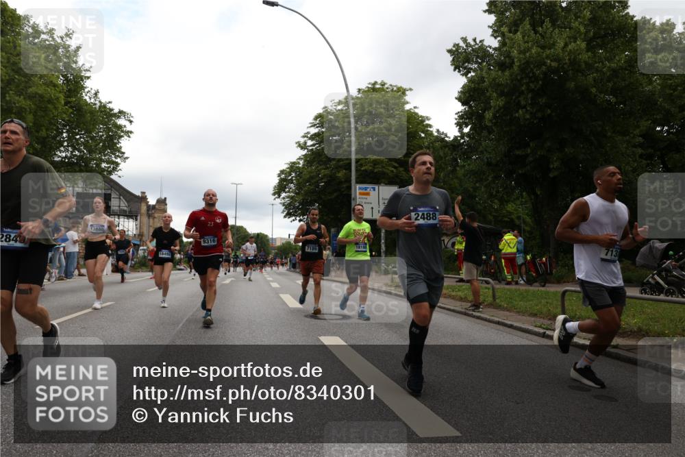 29.06.2025 - hella hamburg halbmarathon Yannick Fuchs http://msf.ph/oto/8340301 29.06.2025 10:52:08 20KM 1319, 1595, 1833, 2488, 2656, 2840, 2907, 3251, 3859, 4319, 4502, 4632, 4708, 4833, 5277, 5341, 5926, 6104, 6138, 6147, 6592, 6595, 7082, 7138, 7189, 7856, 8322, 8585, 9230, 9316, 9485, 10319, 10788, 11394, 11645, 12378, 12495, 12585, 12879, 13287, 13512, 13816, 13880, 14266, 14571, 15197, 15217, 15434, 15527, 16189, 16531, 17405, 17415, 17827, 18068, 18180, 18492, 18501, 18587, 18762, 18891 meine-sportfotos.de