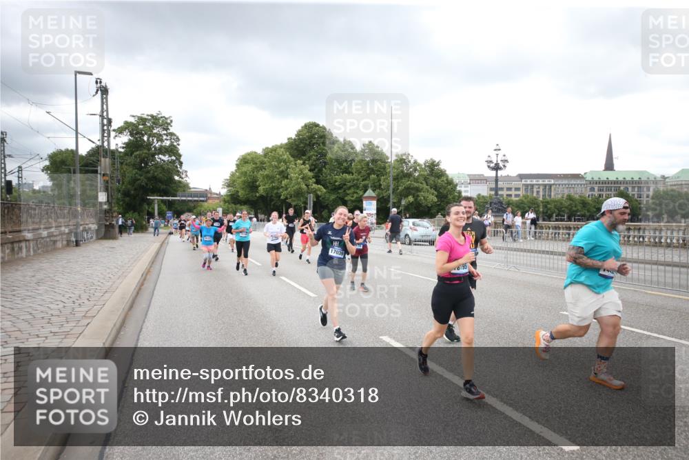 29.06.2025 - hella hamburg halbmarathon Jannik Wohlers http://msf.ph/oto/8340318 29.06.2025 10:55:35 Lombardsbrücke 1909, 2793, 3268, 4265, 4354, 4470, 4473, 4836, 4896, 5306, 5994, 6055, 6056, 6113, 6494, 6594, 7516, 7616, 7969, 8005, 8110, 8305, 8532, 8533, 9838, 9861, 9865, 10449, 10640, 11903, 11962, 11963, 12267, 13055, 13627, 14124, 14142, 14221, 14280, 14281, 14492, 15173, 15199, 15272, 15763, 15764, 16413, 16960, 17038, 17039, 17168, 18195, 18329 meine-sportfotos.de