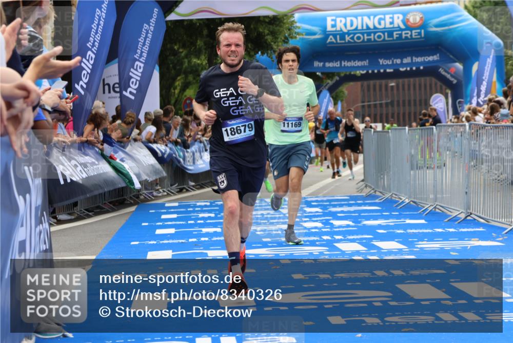 29.06.2025 - hella hamburg halbmarathon Strokosch-Dieckow http://msf.ph/oto/8340326 29.06.2025 10:32:58 Ziel 4463, 4749, 6358, 10453, 11169, 12290, 17802, 18679, 19059 meine-sportfotos.de