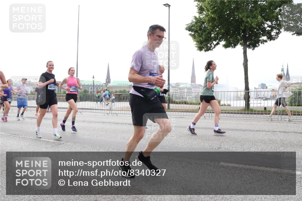 29.06.2025 - hella hamburg halbmarathon Lena Gebhardt http://msf.ph/oto/8340327 29.06.2025 10:38:14 Lombardsbrücke 13442, 4414, 12892, 1196, 1394, 1457, 1578, 1596, 1721, 1742, 1791, 1799, 1901, 1966, 1985, 2113, 2151, 2498, 2786, 3010, 3094, 3095, 3242, 3246, 3286, 3338, 3635, 3636, 3716, 3777, 3841, 3880, 4139, 4155, 4159, 4414, 4883, 4921, 5085, 5089, 5139, 5155, 5300, 5713, 5735, 6199, 6200, 6362, 6697, 6751, 6930, 7117, 7118, 7165, 7244, 7321, 7371, 7552, 7629, 7692, 7696, 7868, 7914, 8985, 9247, 9288, 10159, 10836, 11087, 11543 meine-sportfotos.de