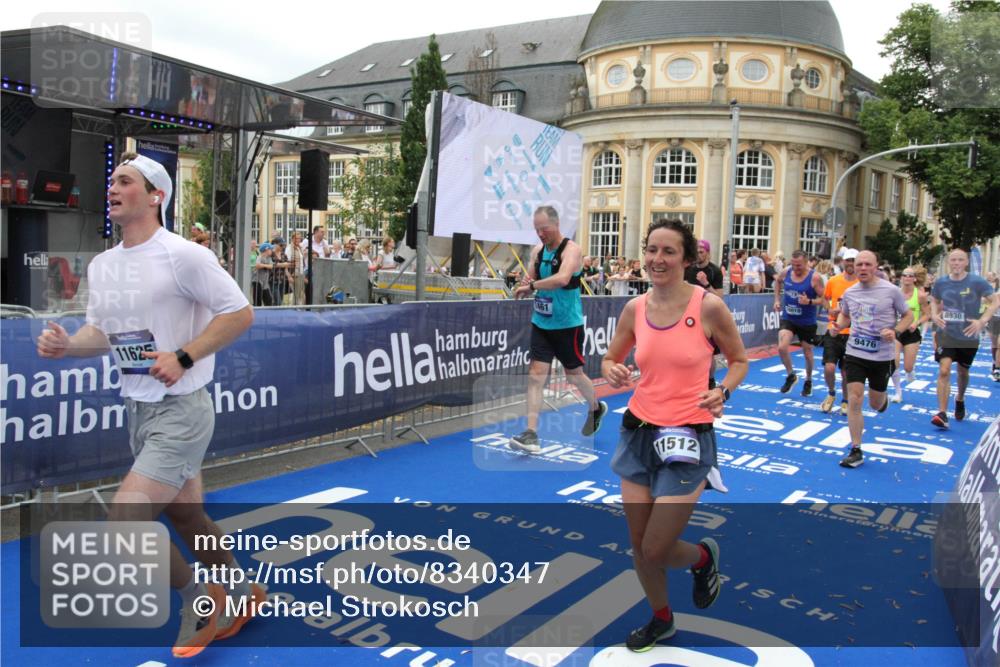29.06.2025 - hella hamburg halbmarathon Michael Strokosch http://msf.ph/oto/8340347 29.06.2025 10:51:21 Ziel 1461, 1817, 2364, 2636, 2718, 4404, 4814, 5600, 6657, 6776, 8316, 8930, 8989, 9476, 10480, 10667, 11124, 11512, 11625, 12016, 13047, 14865, 14994, 18019, 18489 meine-sportfotos.de