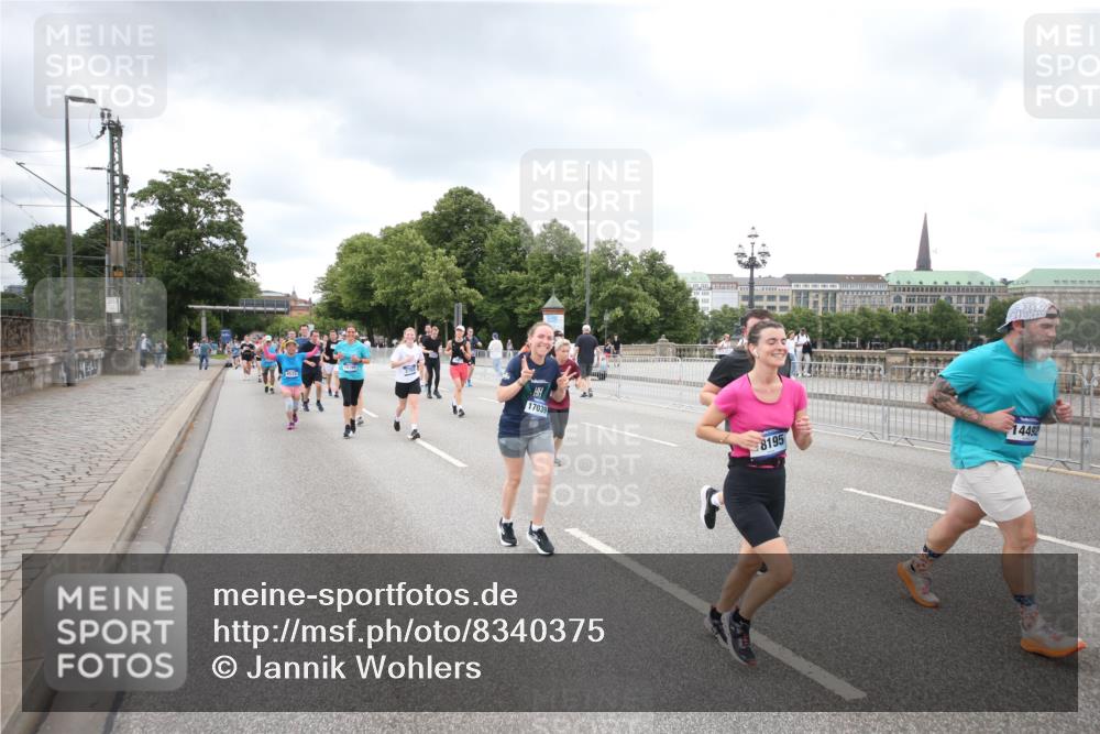 29.06.2025 - hella hamburg halbmarathon Jannik Wohlers http://msf.ph/oto/8340375 29.06.2025 10:55:35 Lombardsbrücke 1909, 2793, 3268, 4265, 4354, 4470, 4473, 4836, 4896, 5306, 5994, 6055, 6056, 6113, 6494, 6594, 7516, 7616, 7969, 8005, 8110, 8305, 8532, 8533, 9838, 9861, 9865, 10449, 10640, 11903, 11962, 11963, 12267, 13055, 13627, 14124, 14142, 14221, 14280, 14281, 14492, 15173, 15199, 15272, 15763, 15764, 16413, 16960, 17038, 17039, 17168, 18195, 18329 meine-sportfotos.de