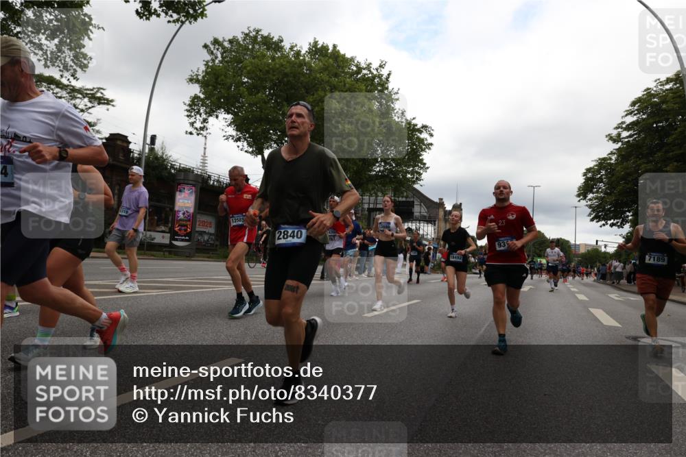 29.06.2025 - hella hamburg halbmarathon Yannick Fuchs http://msf.ph/oto/8340377 29.06.2025 10:52:09 20KM 1319, 1595, 1833, 2488, 2656, 2840, 2907, 3251, 3859, 4319, 4502, 4632, 4708, 4833, 5277, 5341, 5926, 6104, 6138, 6147, 6592, 6595, 7082, 7138, 7189, 7856, 8322, 8585, 9230, 9316, 9485, 10020, 10319, 10788, 11394, 11645, 11846, 12378, 12495, 12585, 12879, 13287, 13512, 13694, 13816, 13880, 14266, 14571, 15197, 15434, 15527, 16189, 16531, 17405, 17415, 17827, 18068, 18180, 18492, 18501, 18587, 18891 meine-sportfotos.de