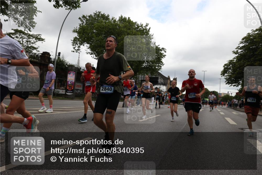 29.06.2025 - hella hamburg halbmarathon Yannick Fuchs http://msf.ph/oto/8340395 29.06.2025 10:52:09 20KM 1319, 1595, 1833, 2488, 2656, 2840, 2907, 3251, 3859, 4319, 4502, 4632, 4708, 4833, 5277, 5341, 5926, 6104, 6138, 6147, 6592, 6595, 7082, 7138, 7189, 7856, 8322, 8585, 9230, 9316, 9485, 10020, 10319, 10788, 11394, 11645, 11846, 12378, 12495, 12585, 12879, 13287, 13512, 13694, 13816, 13880, 14266, 14571, 15197, 15434, 15527, 16189, 16531, 17405, 17415, 17827, 18068, 18180, 18492, 18501, 18587, 18891 meine-sportfotos.de