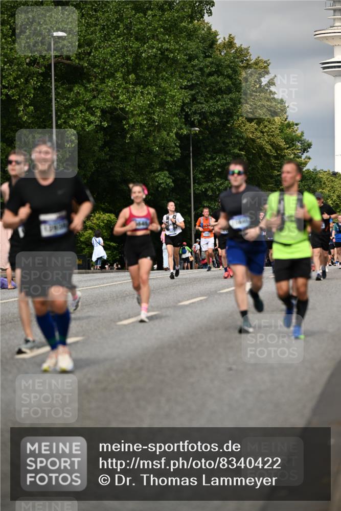 29.06.2025 - hella hamburg halbmarathon Dr. Thomas Lammeyer http://msf.ph/oto/8340422 29.06.2025 10:18:05 Kennedybrücke 1406, 1747, 2990, 3939, 4032, 4962, 5546, 5670, 5719, 6083, 6089, 7209, 7802, 7840, 7991, 8001, 8147, 8409, 8673, 9141, 9845, 9886, 10442, 10443, 11355 meine-sportfotos.de