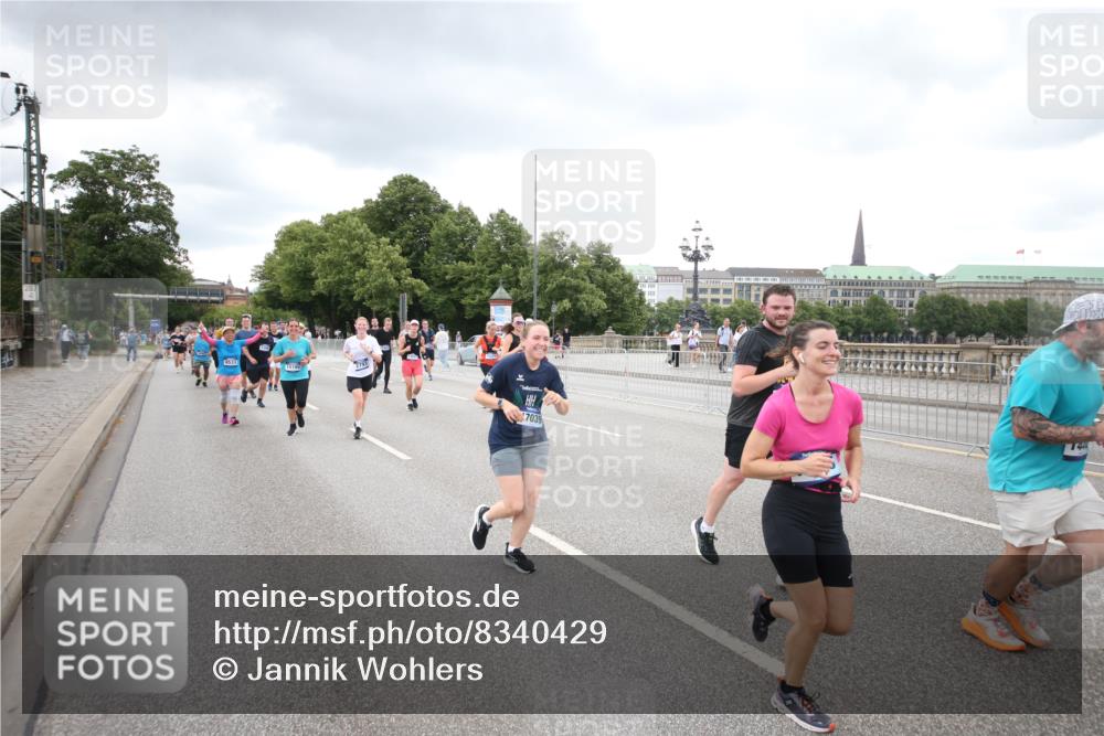 29.06.2025 - hella hamburg halbmarathon Jannik Wohlers http://msf.ph/oto/8340429 29.06.2025 10:55:35 Lombardsbrücke 1909, 2793, 3268, 4265, 4354, 4470, 4473, 4836, 4896, 5306, 5994, 6055, 6056, 6113, 6494, 6594, 7516, 7616, 7969, 8005, 8110, 8305, 8532, 8533, 9838, 9861, 9865, 10449, 10640, 11903, 11962, 11963, 12267, 13055, 13627, 14124, 14142, 14221, 14280, 14281, 14492, 15173, 15199, 15272, 15763, 15764, 16413, 16960, 17038, 17039, 17168, 18195, 18329 meine-sportfotos.de