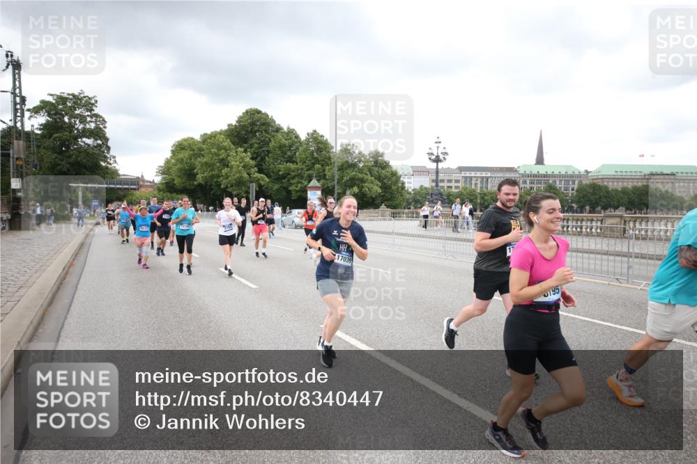 29.06.2025 - hella hamburg halbmarathon Jannik Wohlers http://msf.ph/oto/8340447 29.06.2025 10:55:35 Lombardsbrücke 1909, 2793, 3268, 4265, 4354, 4470, 4473, 4836, 4896, 5306, 5994, 6055, 6056, 6113, 6494, 6594, 7516, 7616, 7969, 8005, 8110, 8305, 8532, 8533, 9838, 9861, 9865, 10449, 10640, 11903, 11962, 11963, 12267, 13055, 13627, 14124, 14142, 14221, 14280, 14281, 14492, 15173, 15199, 15272, 15763, 15764, 16413, 16960, 17038, 17039, 17168, 18195, 18329 meine-sportfotos.de