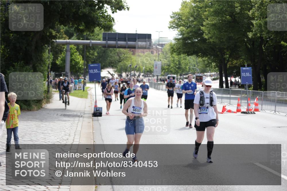 29.06.2025 - hella hamburg halbmarathon Jannik Wohlers http://msf.ph/oto/8340453 29.06.2025 11:32:30 Lombardsbrücke 1659, 2223, 5235, 5680, 12453, 13017, 13085, 14606 meine-sportfotos.de