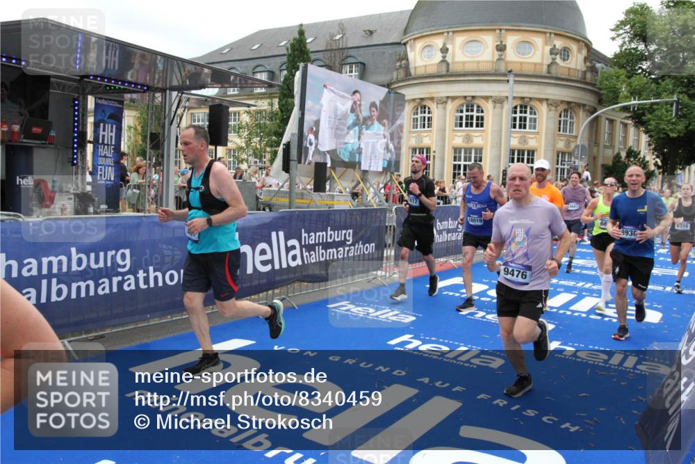 29.06.2025 - hella hamburg halbmarathon Michael Strokosch http://msf.ph/oto/8340459 29.06.2025 10:51:22 Ziel 1461, 1817, 2364, 2636, 2718, 4814, 6657, 6776, 8316, 8930, 8989, 9476, 10480, 10667, 11124, 11512, 11625, 12016, 13047, 14865, 14994, 18019, 18489 meine-sportfotos.de