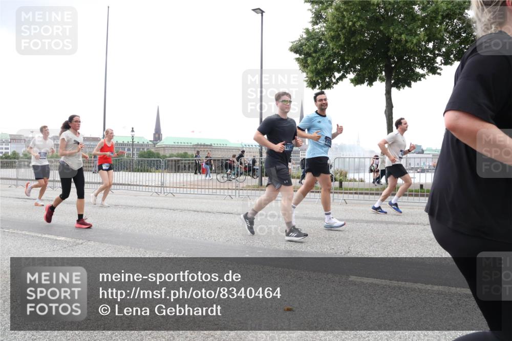 29.06.2025 - hella hamburg halbmarathon Lena Gebhardt http://msf.ph/oto/8340464 29.06.2025 10:47:43 Lombardsbrücke 3550, 214, 1045, 1246, 1392, 1434, 1463, 1523, 1618, 1639, 1704, 1926, 2148, 2197, 2407, 2491, 2545, 2704, 2790, 2882, 2994, 3049, 3339, 4037, 4184, 4325, 4423, 4806, 4856, 4895, 4974, 4975, 5621, 5622, 5886, 5895, 6255, 6256, 6879, 6995, 7240, 7403, 7427, 7630, 7631, 7916, 7970, 8077, 8105, 8270, 8310, 8550, 8774, 8915, 8953, 9018, 9356, 9687, 9696, 9697, 10658, 10991, 11351, 11458, 11730, 11738, 11802, 11909, 12431 meine-sportfotos.de