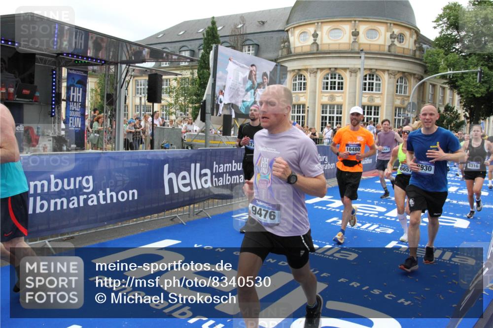 29.06.2025 - hella hamburg halbmarathon Michael Strokosch http://msf.ph/oto/8340530 29.06.2025 10:51:22 Ziel 1461, 1817, 2364, 2636, 2718, 4814, 6657, 6776, 8316, 8930, 8989, 9476, 10480, 10667, 11124, 11512, 11625, 12016, 13047, 14865, 14994, 18019, 18489 meine-sportfotos.de