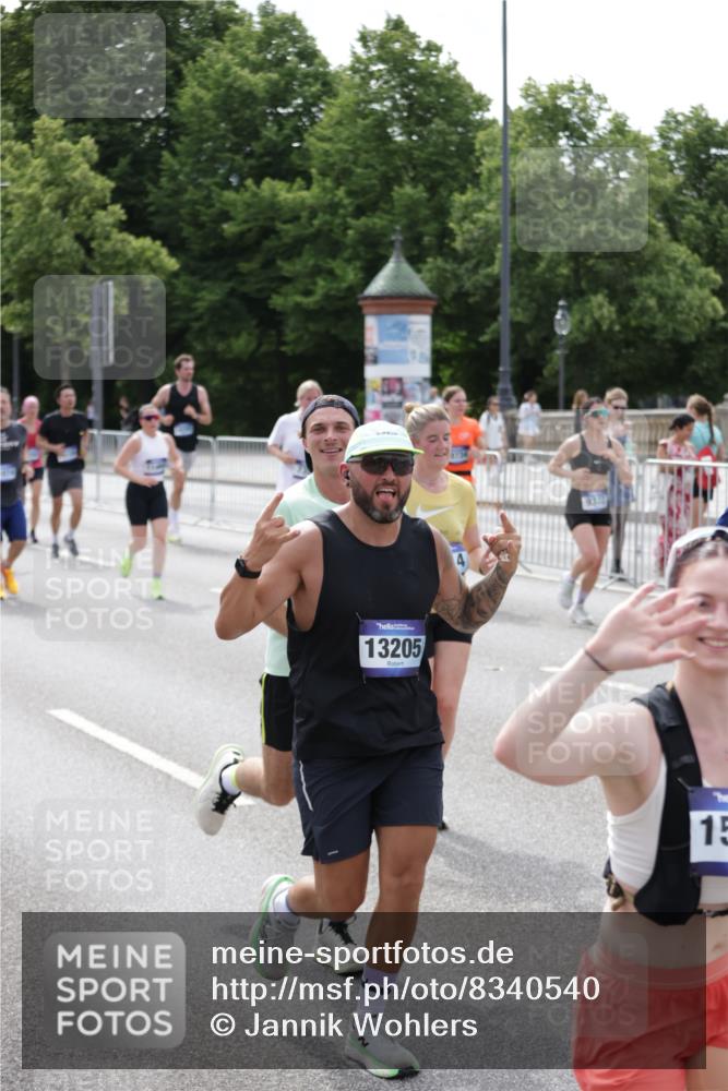 29.06.2025 - hella hamburg halbmarathon Jannik Wohlers http://msf.ph/oto/8340540 29.06.2025 10:41:48 Lombardsbrücke 1039, 1360, 1624, 1752, 2145, 2523, 2974, 3276, 3326, 3568, 4329, 4353, 4735, 4736, 4885, 4892, 5419, 5671, 6136, 6153, 6828, 6837, 6917, 7357, 8014, 8459, 8712, 9008, 9223, 9370, 10027, 10734, 10842, 11074, 11075, 11207, 11464, 11468, 11840, 11841, 12162, 12403, 12682, 12725, 12854, 12903, 12904, 13205, 13250, 13456, 13715, 13952, 13953, 14108, 14129, 14158, 14328, 14381, 14405, 14486, 14530, 14585, 15155, 15311, 16743, 17423, 18137 meine-sportfotos.de