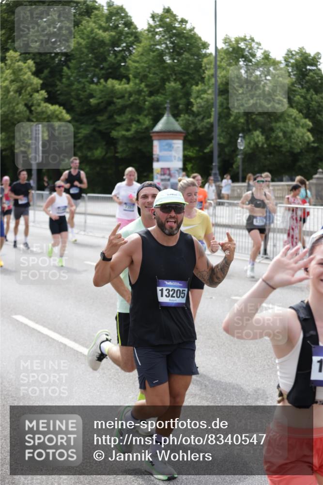 29.06.2025 - hella hamburg halbmarathon Jannik Wohlers http://msf.ph/oto/8340547 29.06.2025 10:41:48 Lombardsbrücke 1039, 1360, 1624, 1752, 2145, 2523, 2974, 3276, 3326, 3568, 4329, 4353, 4735, 4736, 4885, 4892, 5419, 5671, 6136, 6153, 6828, 6837, 6917, 7357, 8014, 8459, 8712, 9008, 9223, 9370, 10027, 10734, 10842, 11074, 11075, 11207, 11464, 11468, 11840, 11841, 12162, 12403, 12682, 12725, 12854, 12903, 12904, 13205, 13250, 13456, 13715, 13952, 13953, 14108, 14129, 14158, 14328, 14381, 14405, 14486, 14530, 14585, 15155, 15311, 16743, 17423, 18137 meine-sportfotos.de