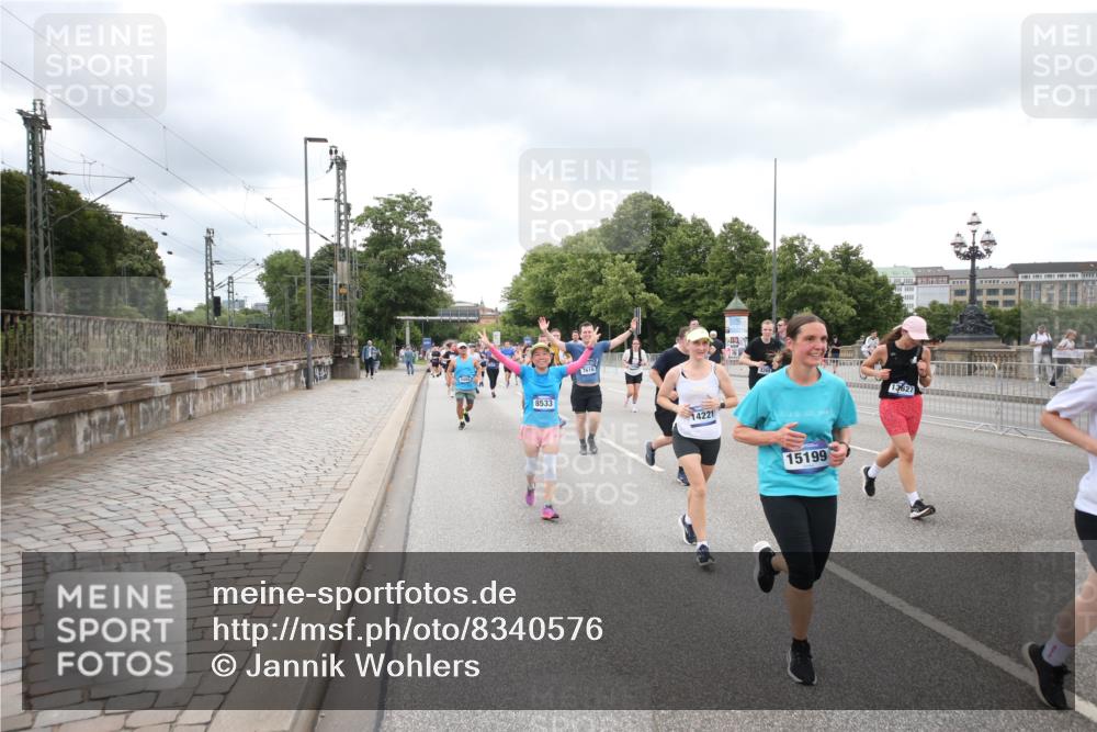 29.06.2025 - hella hamburg halbmarathon Jannik Wohlers http://msf.ph/oto/8340576 29.06.2025 10:55:38 Lombardsbrücke 1738, 1909, 2095, 2793, 3268, 4265, 4354, 4473, 4836, 5306, 5580, 5994, 6055, 6056, 6113, 6494, 6594, 6968, 7516, 7616, 8005, 8110, 8305, 8533, 9435, 9838, 10449, 10640, 10987, 11862, 12267, 13055, 13405, 13627, 14124, 14142, 14221, 14280, 14281, 14492, 15173, 15199, 15272, 15763, 15764, 16413, 16960, 17038, 17039, 18195, 18329, 18349, 19228 meine-sportfotos.de