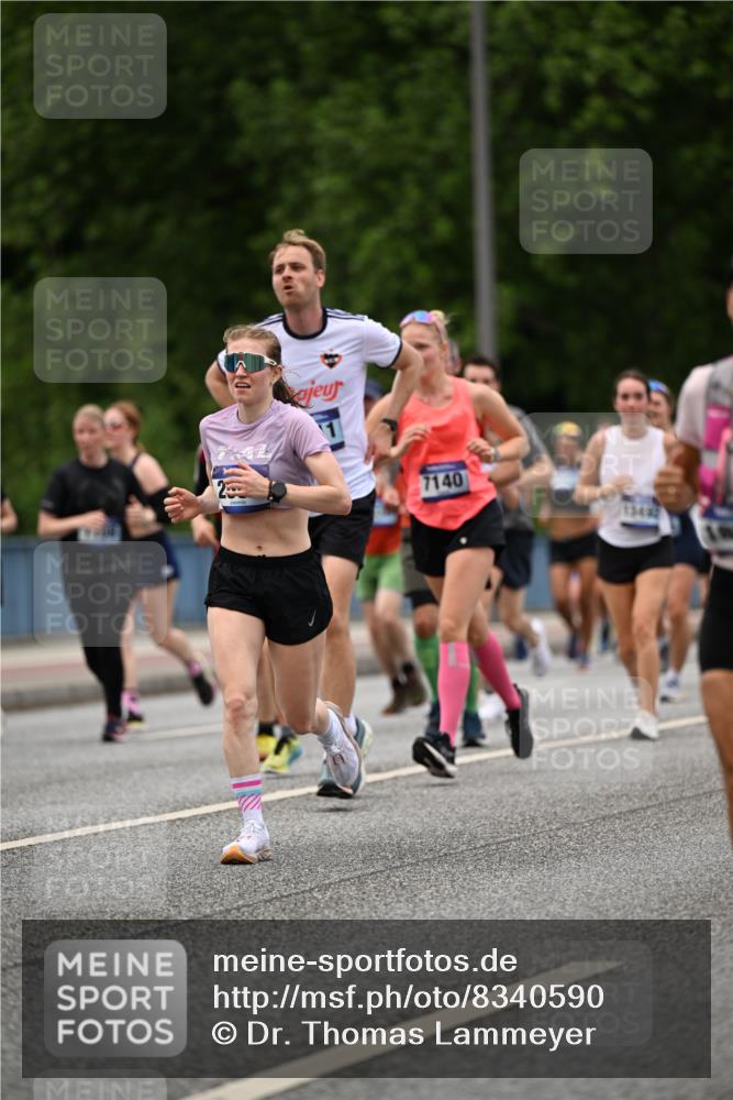29.06.2025 - hella hamburg halbmarathon Dr. Thomas Lammeyer http://msf.ph/oto/8340590 29.06.2025 10:40:16 Kennedybrücke 1036, 1102, 1183, 1284, 1336, 1717, 2352, 2588, 2827, 3243, 3741, 3990, 4413, 4902, 4937, 5012, 5240, 5531, 6021, 6381, 6845, 6896, 7111, 7275, 7927, 8356, 8947, 10047, 10119, 10336, 10341, 10567, 11010, 11187, 11198 meine-sportfotos.de