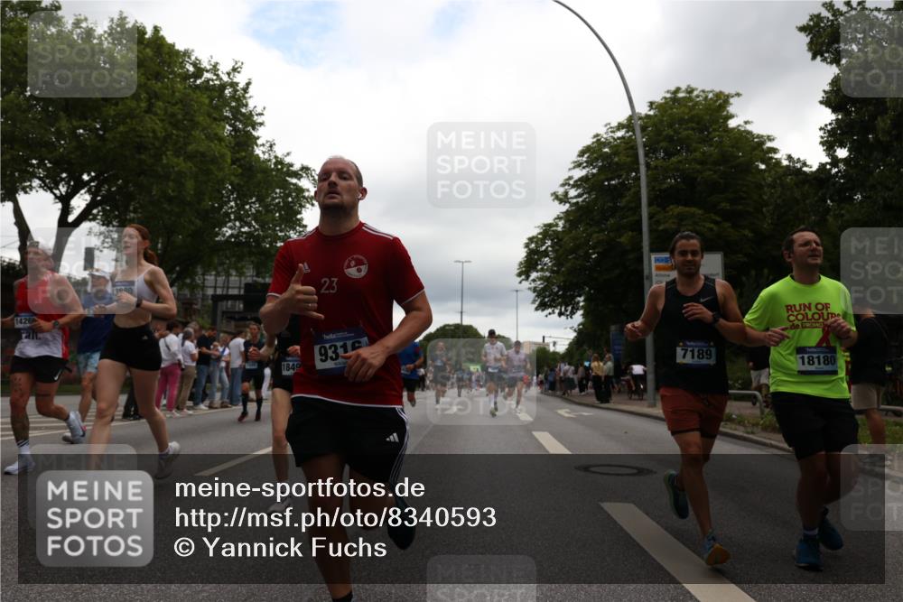 29.06.2025 - hella hamburg halbmarathon Yannick Fuchs http://msf.ph/oto/8340593 29.06.2025 10:52:09 20KM 1319, 1595, 1833, 2488, 2656, 2840, 2907, 3251, 3859, 4319, 4502, 4632, 4708, 4833, 5277, 5341, 5926, 6104, 6138, 6147, 6592, 6595, 7082, 7138, 7189, 7856, 8322, 8585, 9230, 9316, 9485, 10020, 10319, 10788, 11394, 11645, 11846, 12378, 12495, 12585, 12879, 13287, 13512, 13694, 13816, 13880, 14266, 14571, 15197, 15434, 15527, 16189, 16531, 17405, 17415, 17827, 18068, 18180, 18492, 18501, 18587, 18891 meine-sportfotos.de