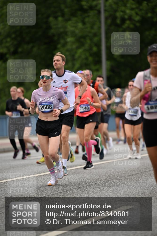 29.06.2025 - hella hamburg halbmarathon Dr. Thomas Lammeyer http://msf.ph/oto/8340601 29.06.2025 10:40:16 Kennedybrücke 1036, 1102, 1183, 1284, 1336, 1717, 2352, 2588, 2827, 3243, 3741, 3990, 4413, 4902, 4937, 5012, 5240, 5531, 6021, 6381, 6845, 6896, 7111, 7275, 7927, 8356, 8947, 10047, 10119, 10336, 10341, 10567, 11010, 11187, 11198 meine-sportfotos.de