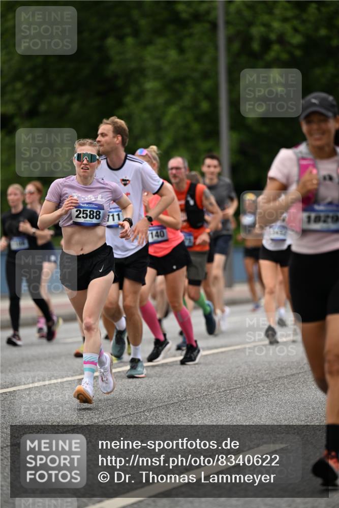 29.06.2025 - hella hamburg halbmarathon Dr. Thomas Lammeyer http://msf.ph/oto/8340622 29.06.2025 10:40:16 Kennedybrücke 1036, 1102, 1183, 1284, 1336, 1717, 2352, 2588, 2827, 3243, 3741, 3990, 4413, 4902, 4937, 5012, 5240, 5531, 6021, 6381, 6845, 6896, 7111, 7275, 7927, 8356, 8947, 10047, 10119, 10336, 10341, 10567, 11010, 11187, 11198 meine-sportfotos.de